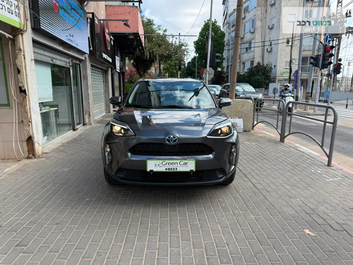 טויוטה יאריס קרוס