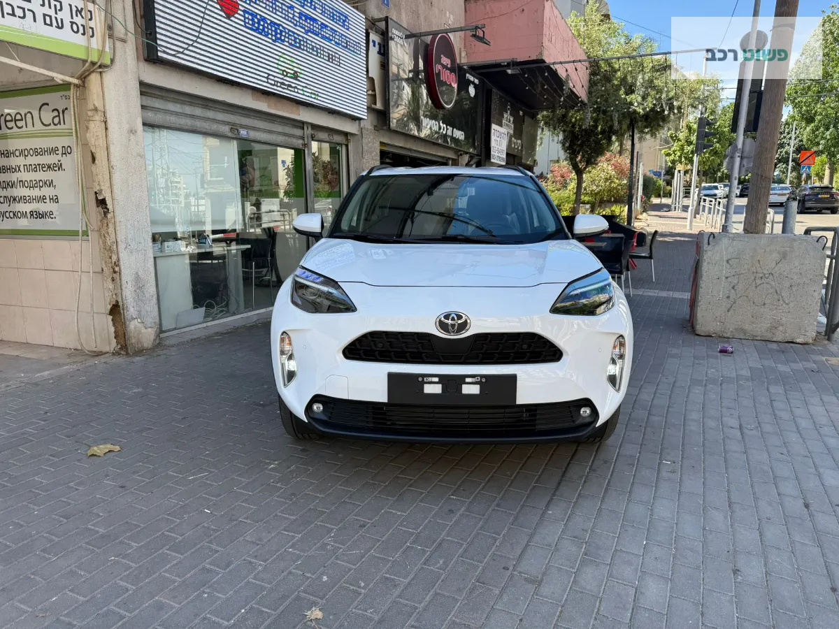 טויוטה יאריס קרוס